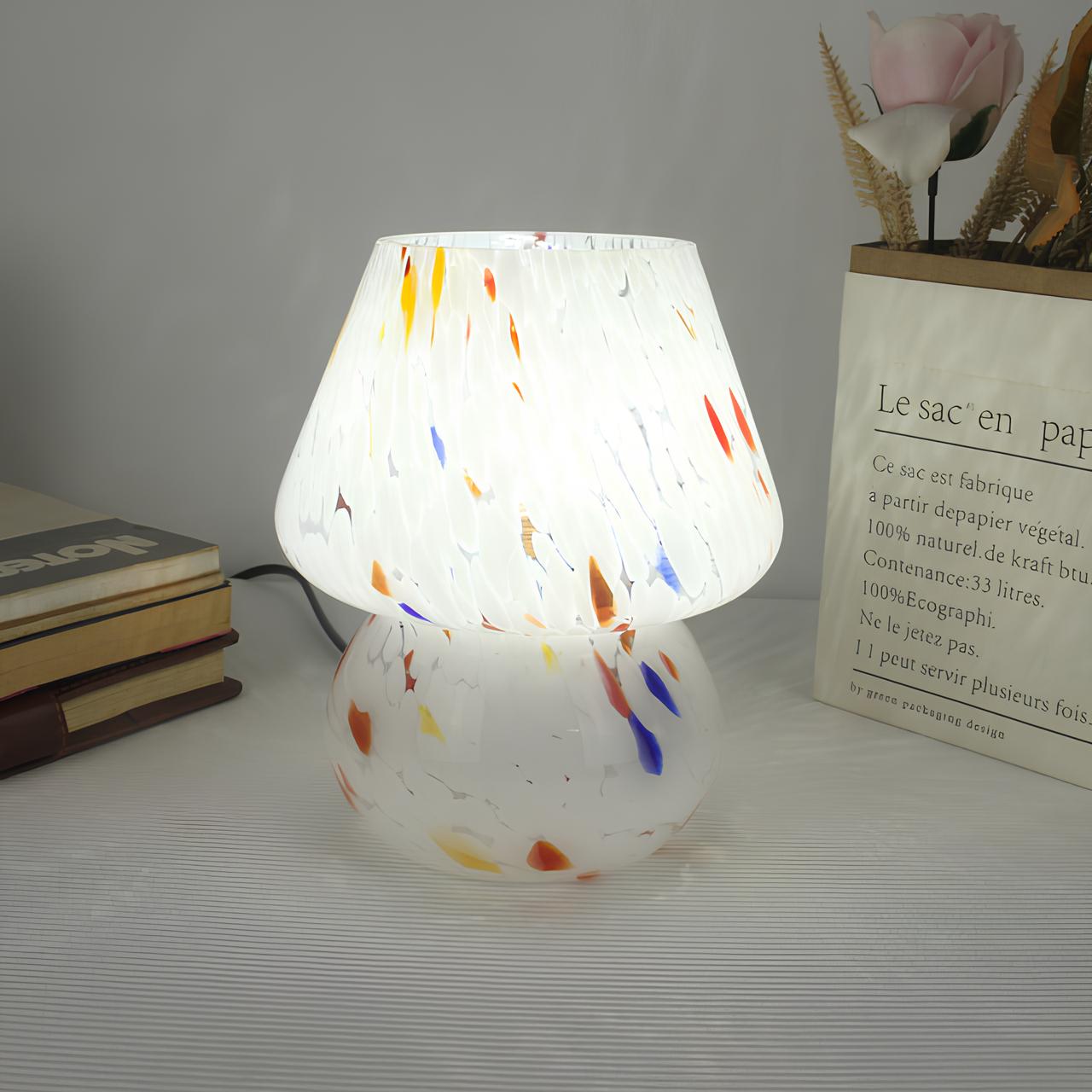Sarah Elegante Handblåst Bordslampa för en Stämningsfull Inredning