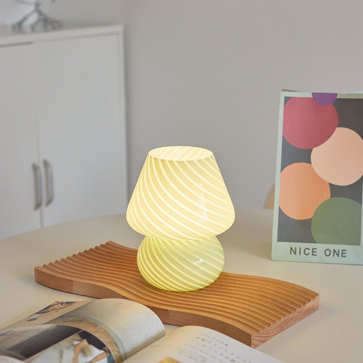 Glas Piltable Lampor | Varm LED Glöd | 7,5" Retro Design | USB eller Stickkontakt | Färgglad Vintage Stil