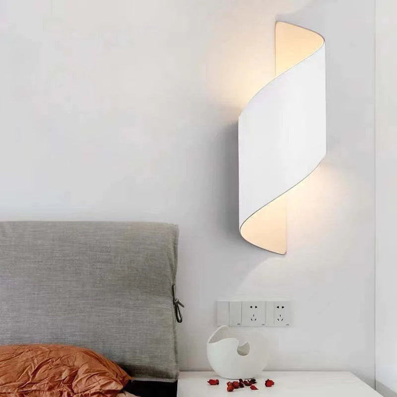Orr Modern LED Vägglampa, Spiral, Inomhus, Vit/Svart, Metall