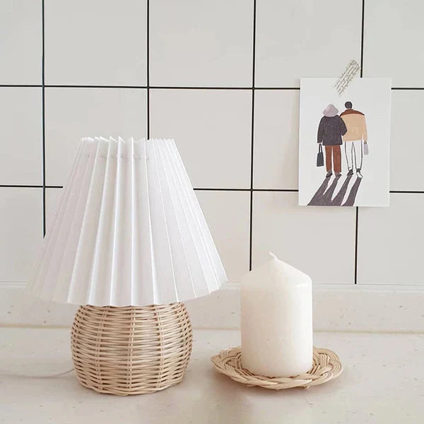 RattanAura - Rund bambusbordslampa med elegant vit skärm