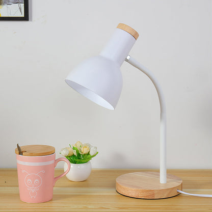 Snygg modern bordslampa med metallkupolskärm – E27 sockel