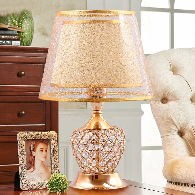 RetroLustre - Klassisk Urn Nattduksbordslampa med Dubbel Empire-kon