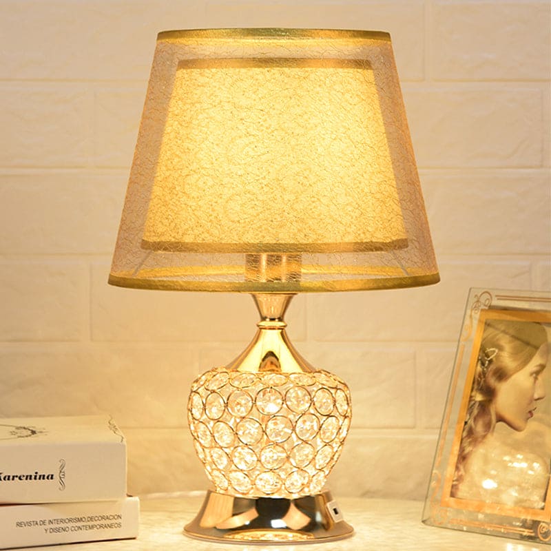 RetroLustre - Klassisk Urn Nattduksbordslampa med Dubbel Empire-kon