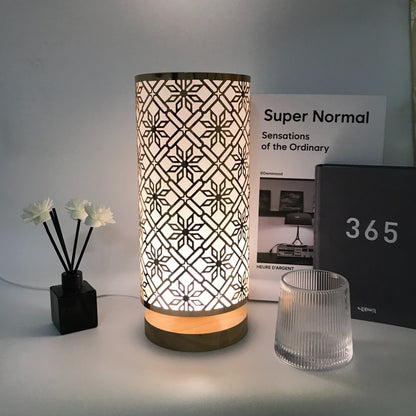 LumiPattern - Modern USB-driven Bordslampa, Justerbar Ljusstyrka, Metallram och Plastbelagd Skärm