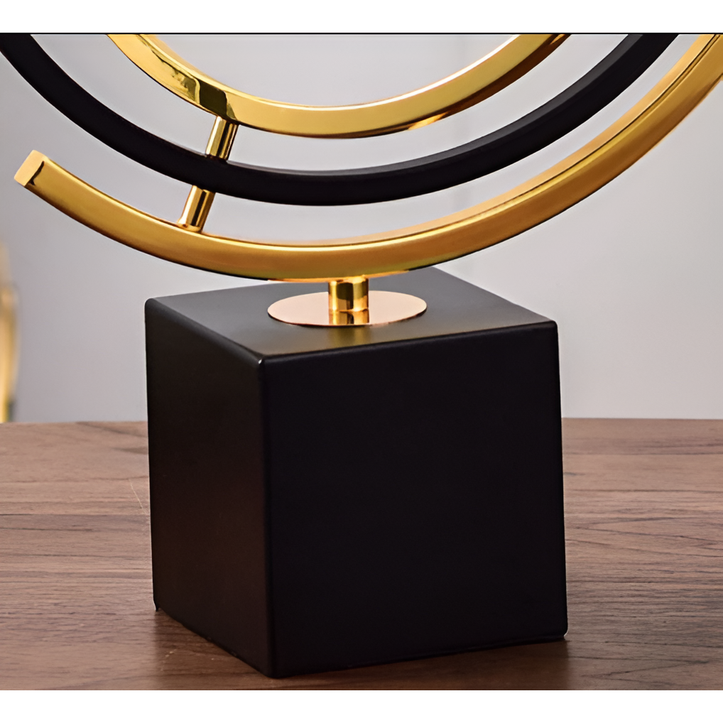 Luxe Globe - Handgjord metalskulptur med marmorbasis för modern inredning