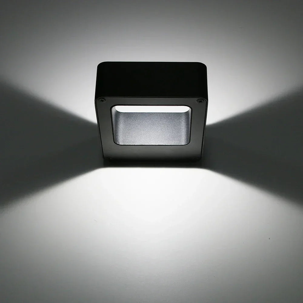 AquaLuxe - LED Vattentät Utomhuslampa