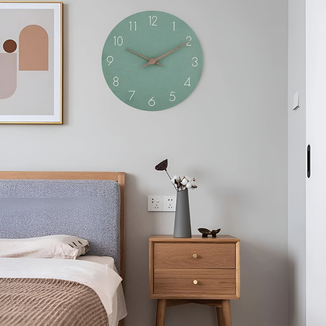 Väggklocka i trä – Minimalistisk design för modernt boende