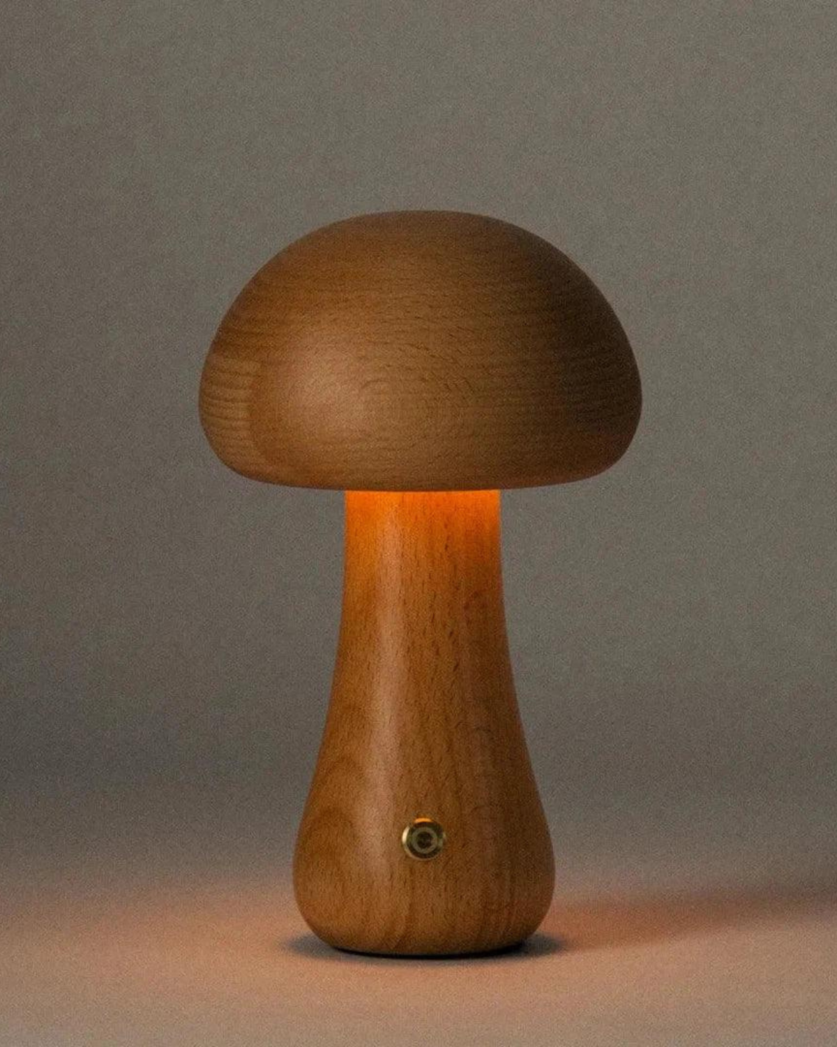 Carvallo Mushroom Glow – Träbordslampa med Organisk Form och Varm Atmosfär