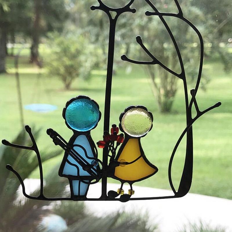 Carvallo – Festliga hängande ornament med lekfullt barndomsinspirerat design