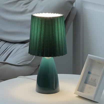 Carvallo - 30 cm veckad bordslampa i tyg med glasbas och USB, dimbar