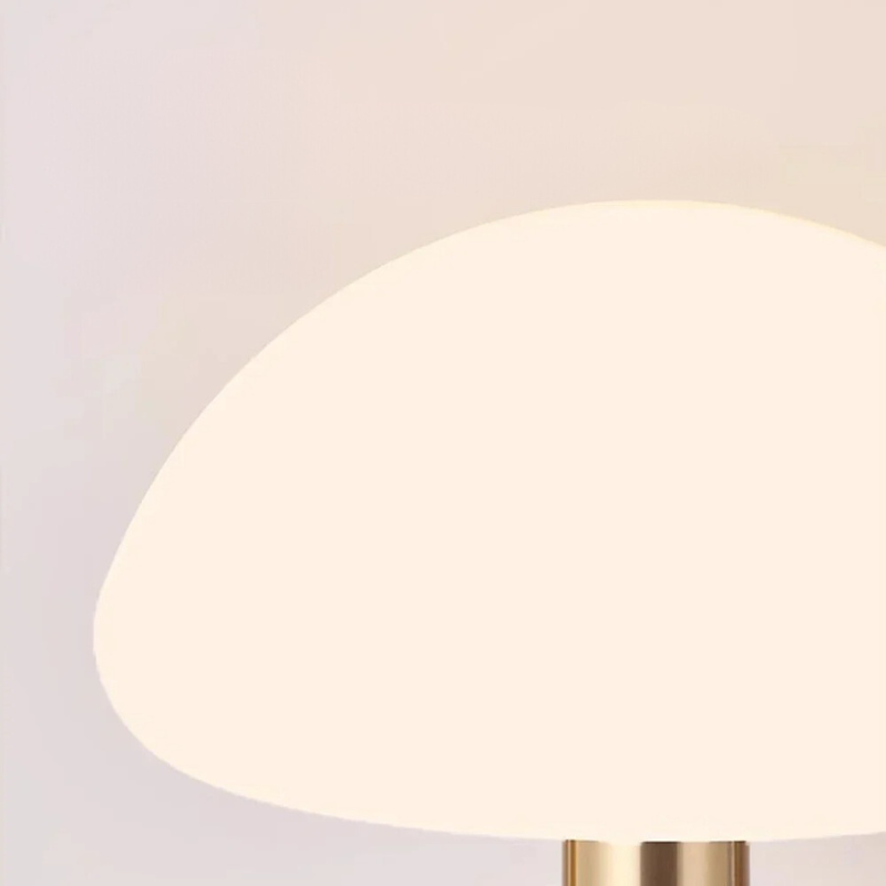 MushLuxe – Kompakt Bordslampa i Gräddfärgad Keramik