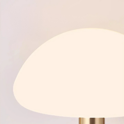 MushLuxe – Kompakt Bordslampa i Gräddfärgad Keramik