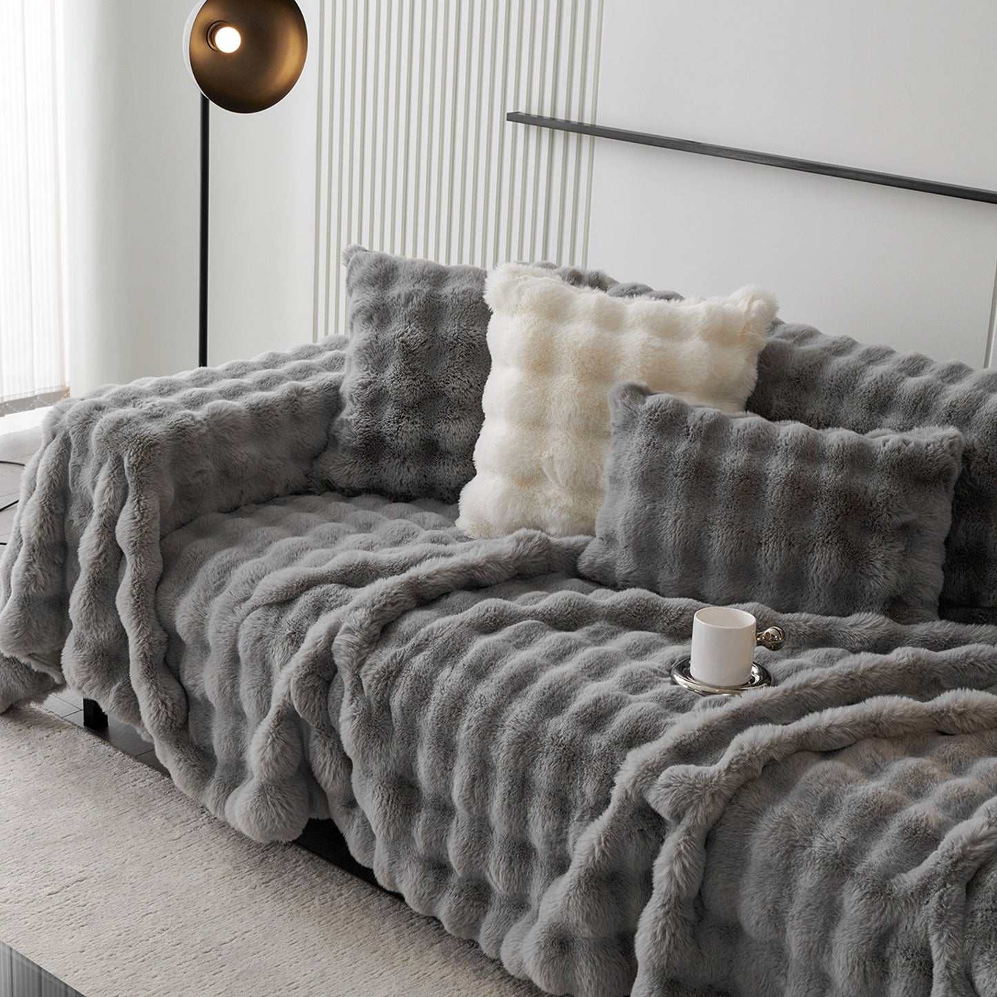 Luxe Ripple Faux Fur Sofföverdrag - Modernt, Stilrent & Hållbart Soffaskydd