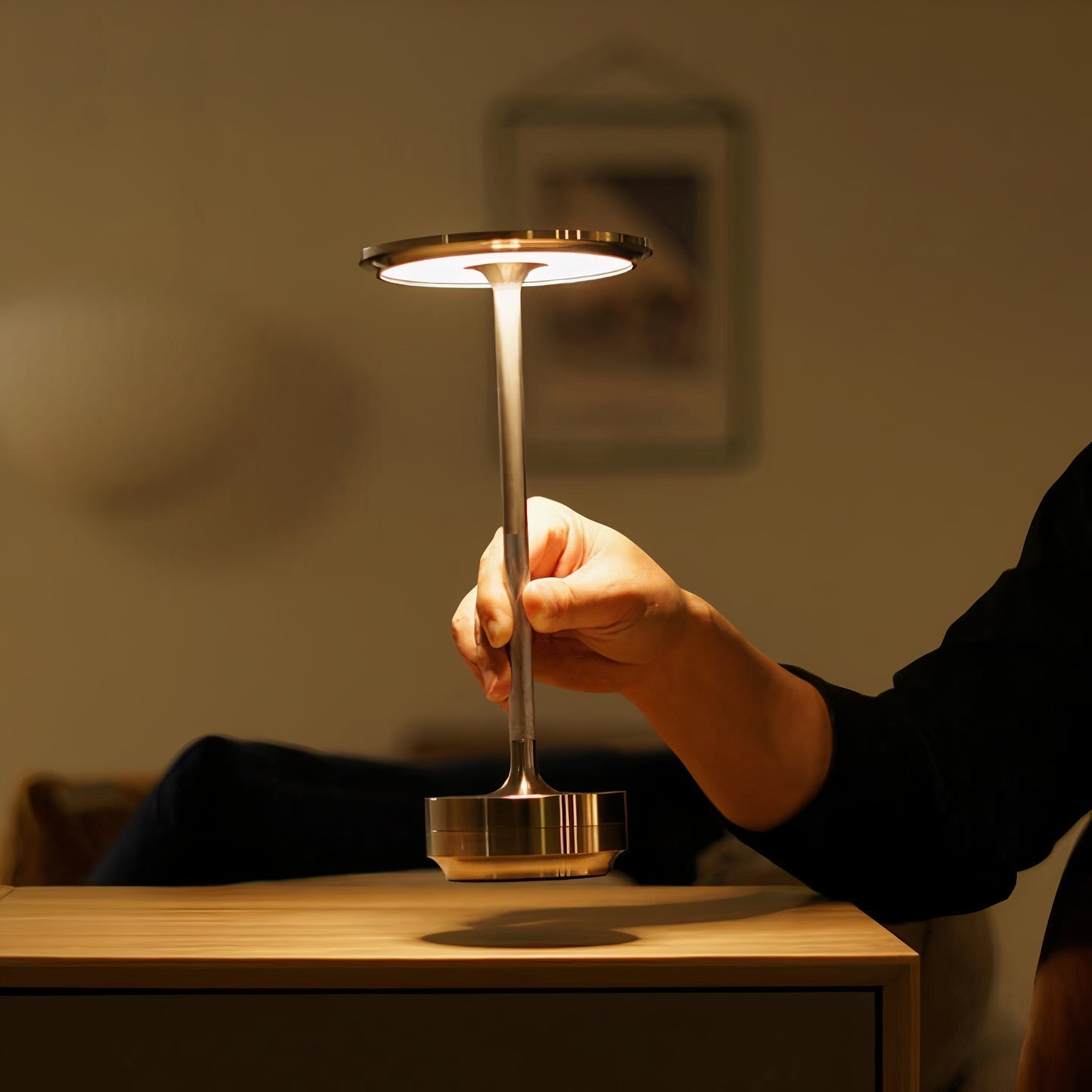 LumenArt - Skapa en atmosfär av elegans med Thomas bordslampa från LumenArt