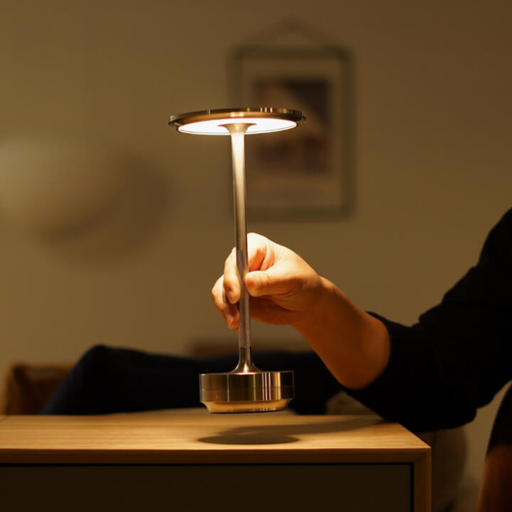 Ambient Metallic Trådlös Bordslampa