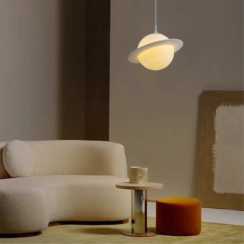 OrbitGlow - Elegant Saturn-inspirerad pendel med justerbar ljusstyrka