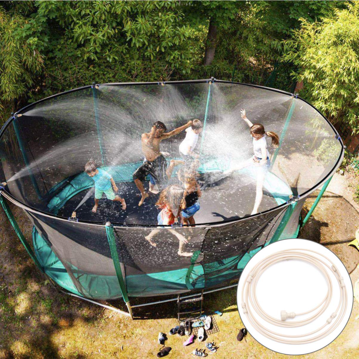 Sprinklersystem – Vattenslang med sprutmunstycken för svalkande uppfriskning i trädgården