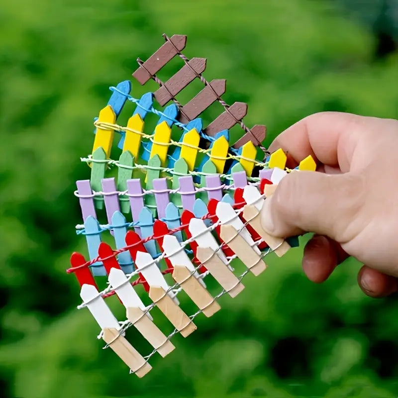 Miniatyr trädgårdsgärde i trä – Färgglad dekoration för feuträdgård och modellbygge