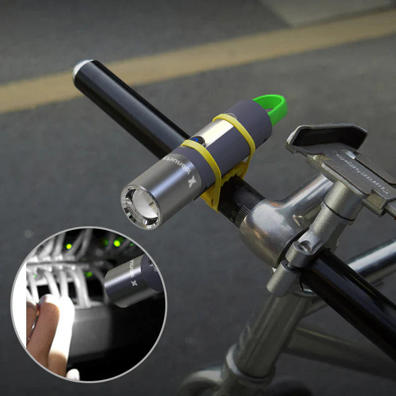 Multifunktionell LED-ficklampa