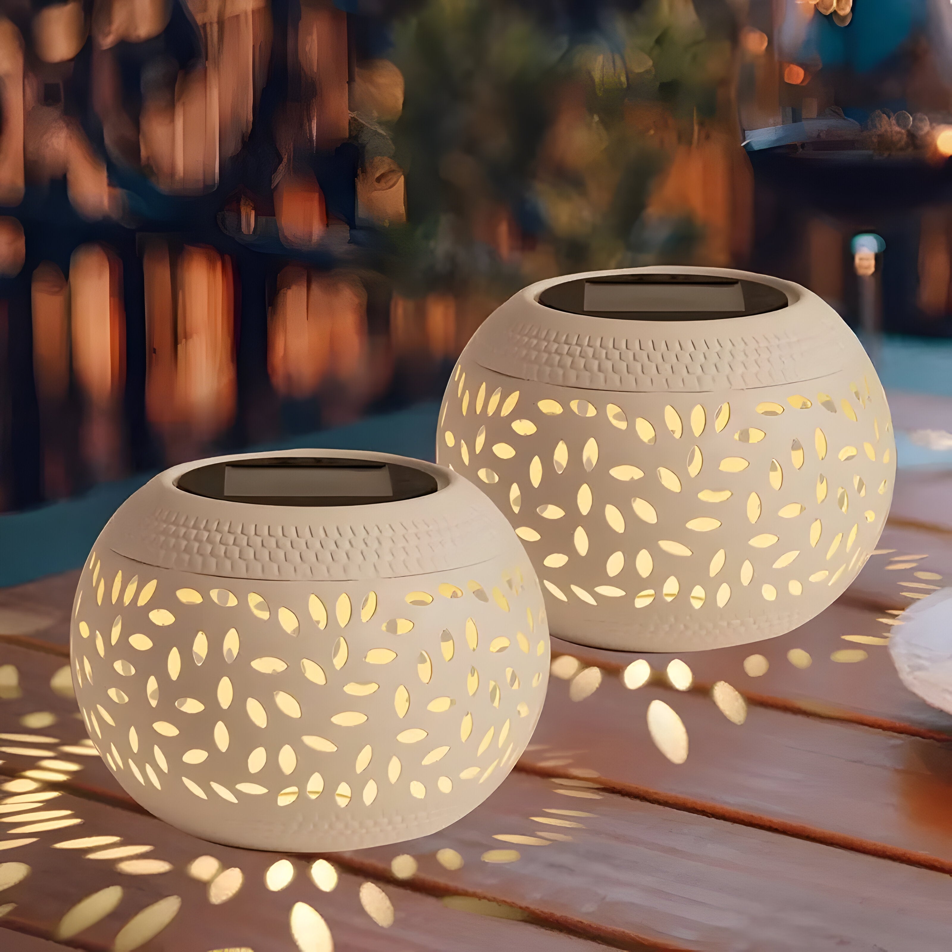 Solarlampor för bord – Dekorativ urholkad design för trädgård och balkong (Set om 2)