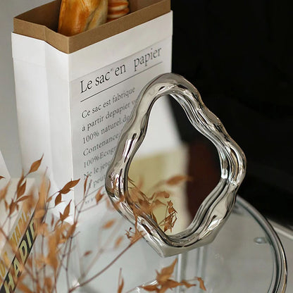 Squiggly Mirror - Nordisk elektropläterad silverdesign