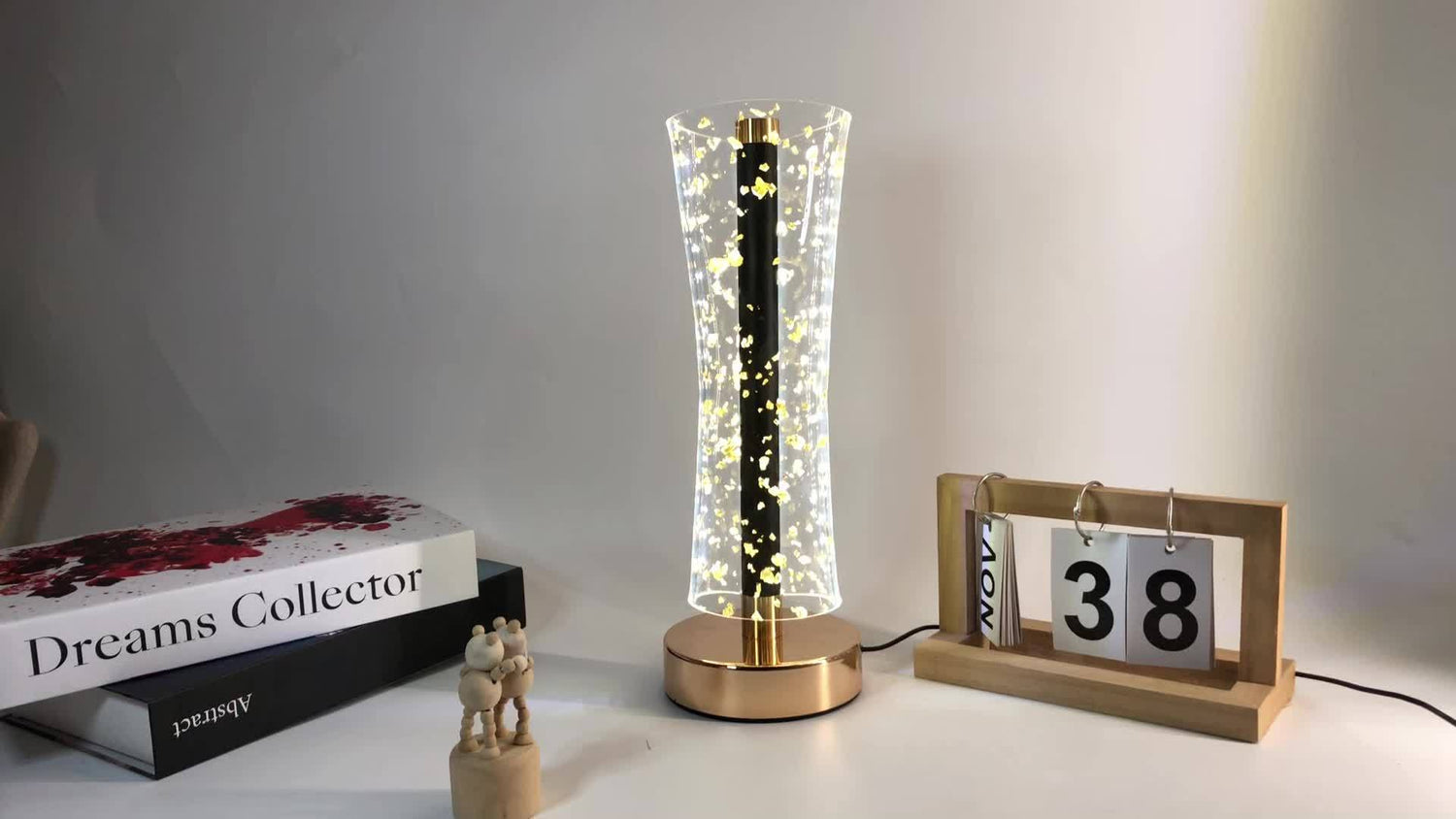 LumiAcryl - Modern Akryl Bordslampa med Guldfolie och 3-Färgers Dimbar Belysning, USB-Drevna