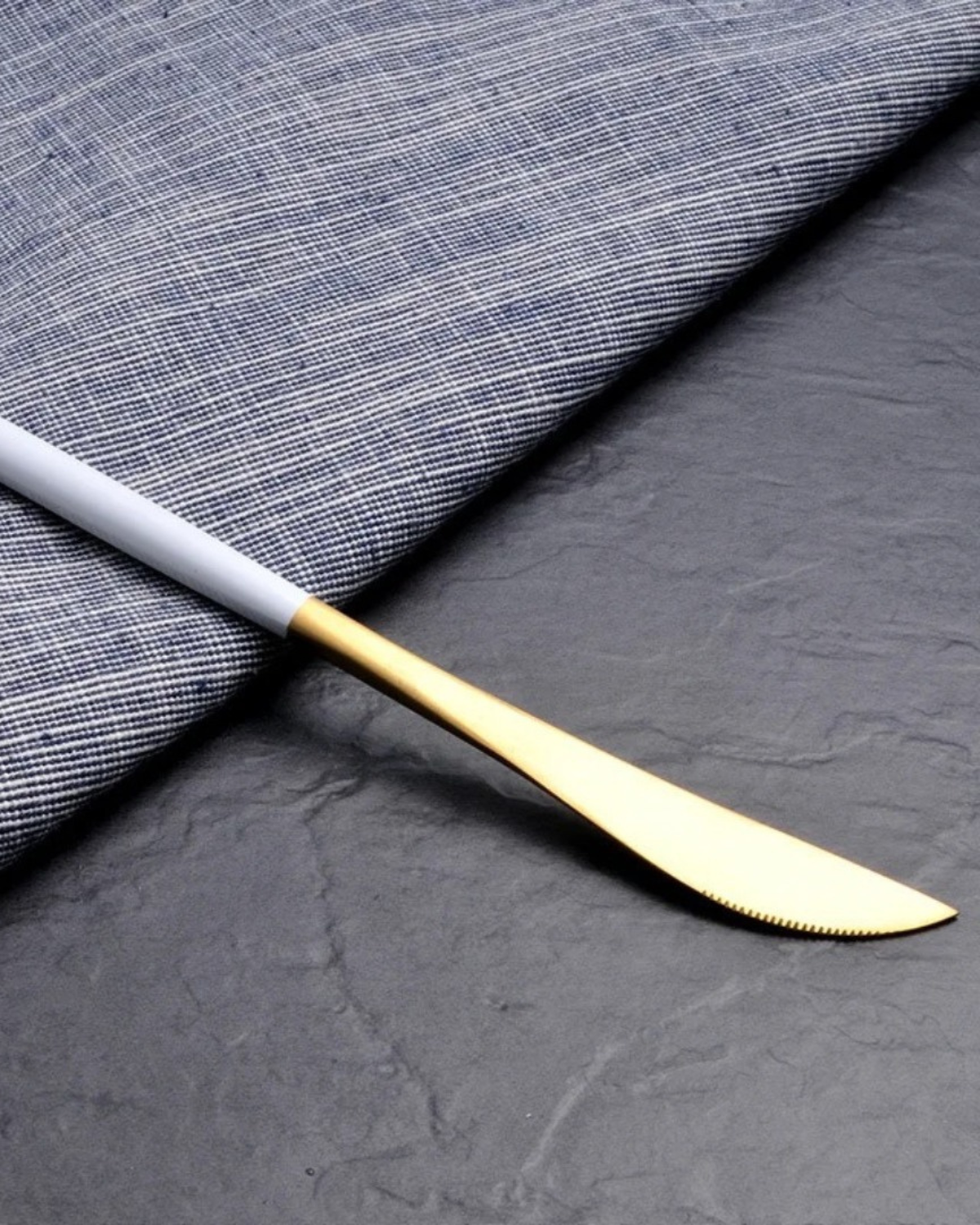 Carvallo Lumine – Lyxigt Bestickset med Guldaccenter och Matt Svarta Handtag