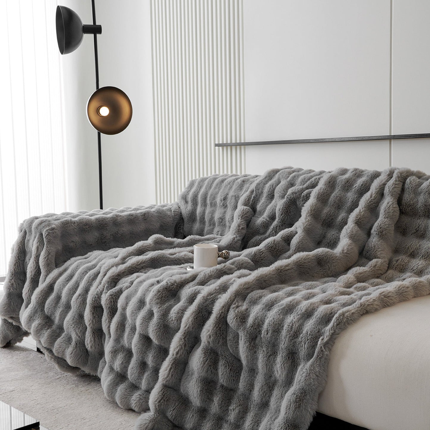 Luxe Ripple Faux Fur Sofföverdrag - Modernt, Stilrent & Hållbart Soffaskydd