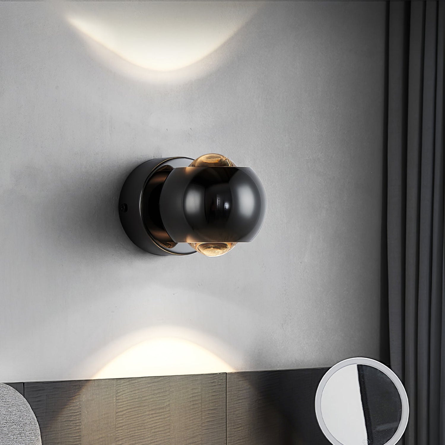 HaloBrass – Tunn väggmonterad LED-lampa i mässing