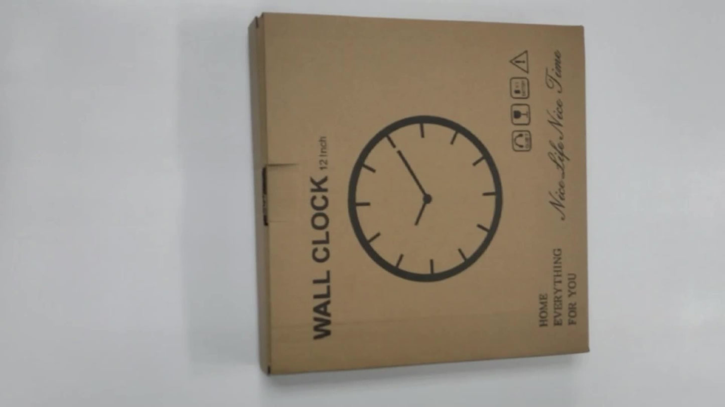 WhimsicalTime Lekfull Tecknad Väggklocka med Svingande Får