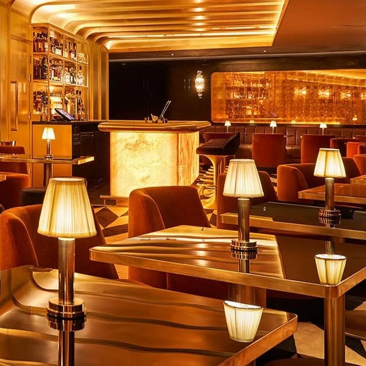 Carvallo – Sladdlös Bordslampa med Fin Tygskärm och LED-belysning