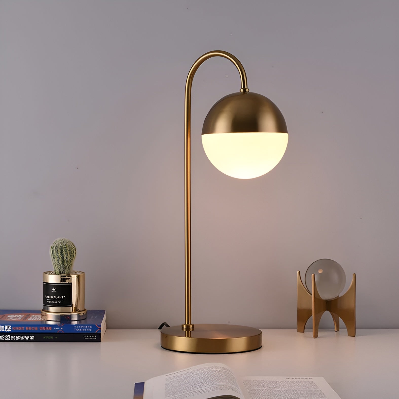 IronLume Lampa – Modern rund Globus-bordslampa