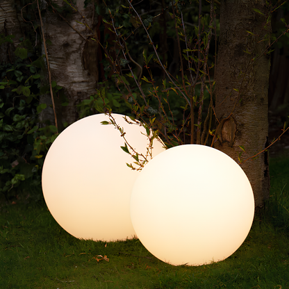 LightPebble – Stilren trädgårdsklotlampa
