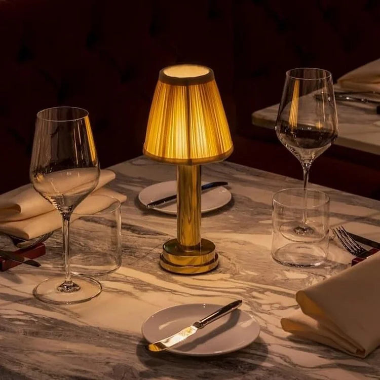 Carvallo – Sladdlös Bordslampa med Fin Tygskärm och LED-belysning