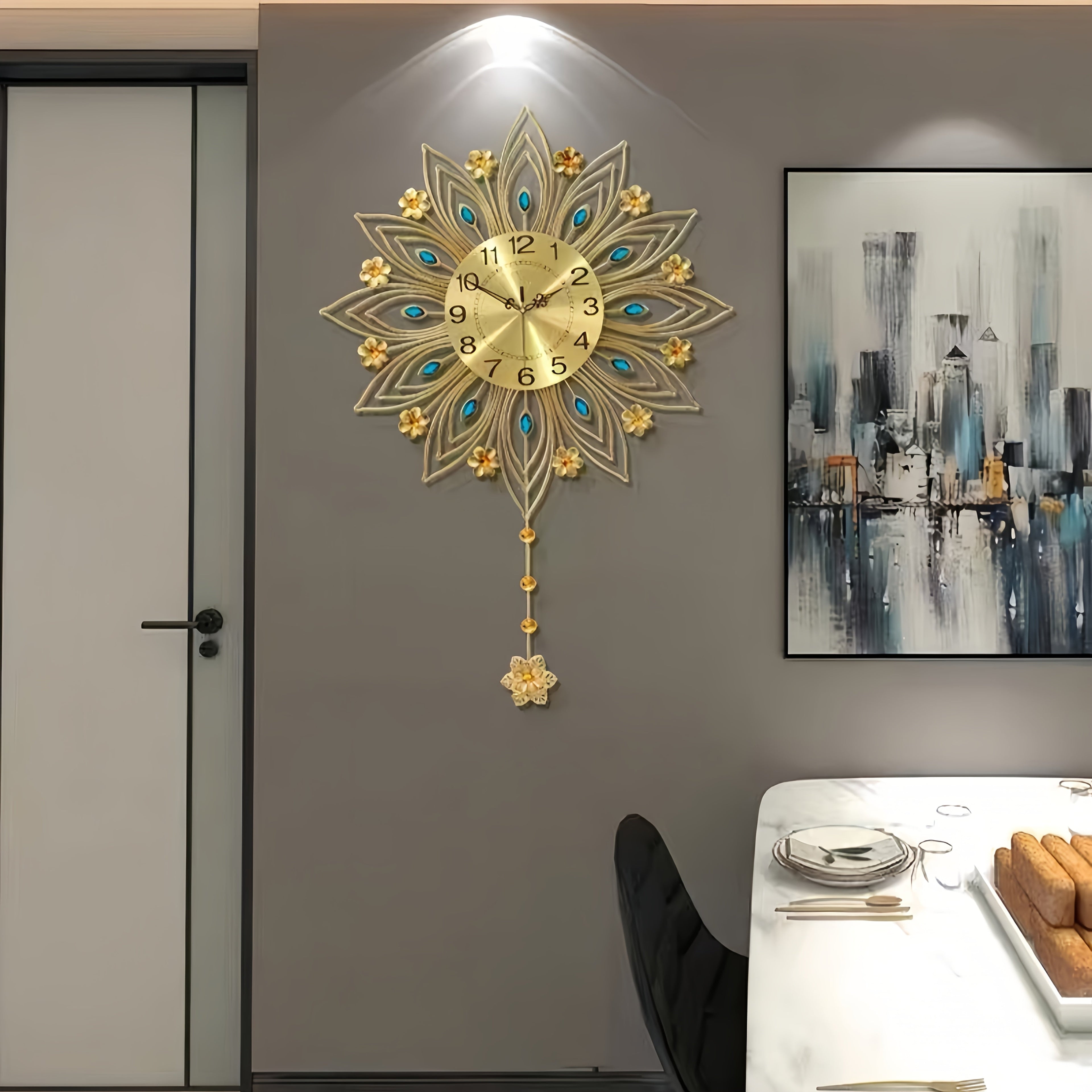 GoldenBloom - Lyxig Väggklocka med Eleganta Blomdetaljer