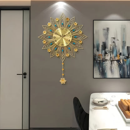 GoldenBloom - Lyxig Väggklocka med Eleganta Blomdetaljer