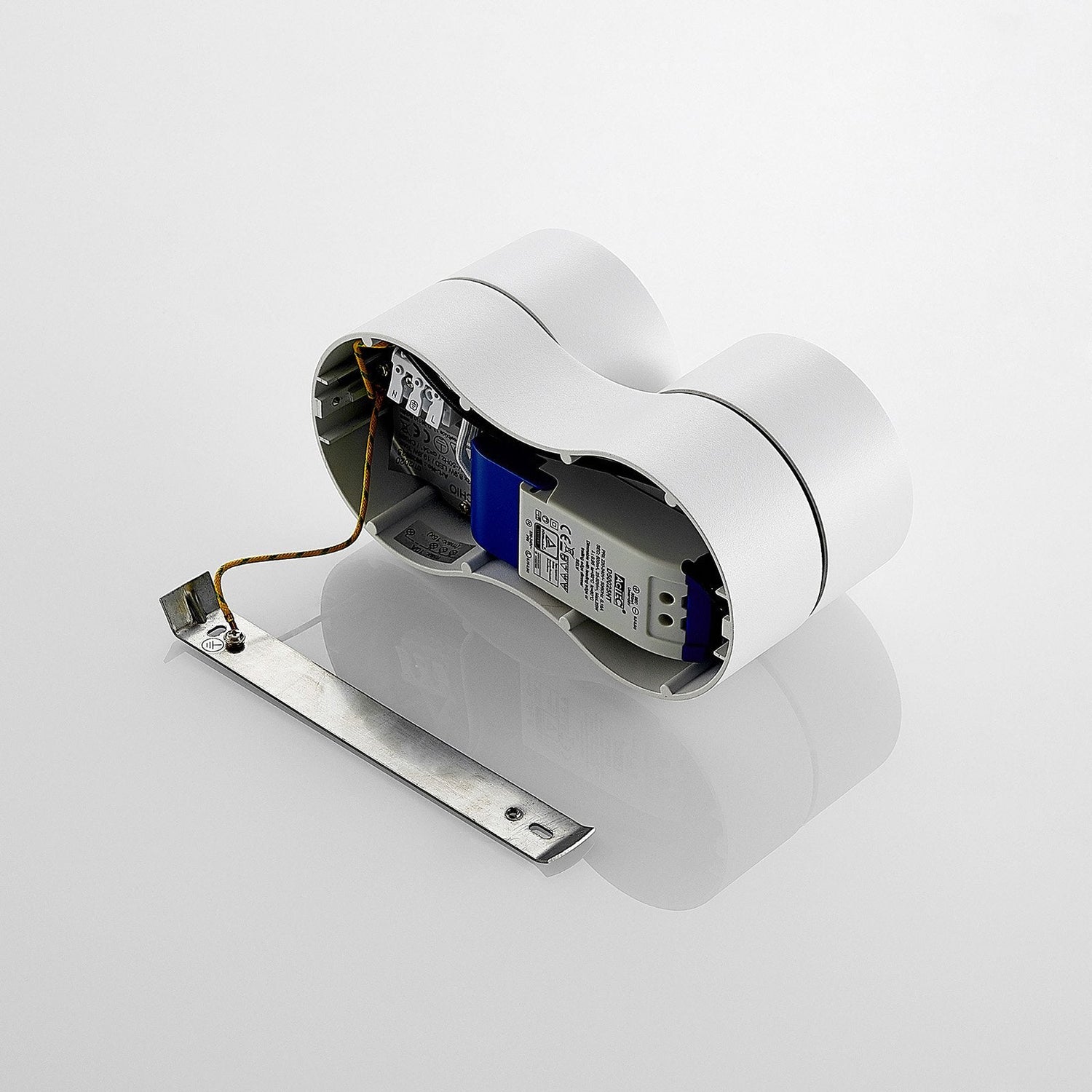 Taklampa med justerbara LED-strålkastare