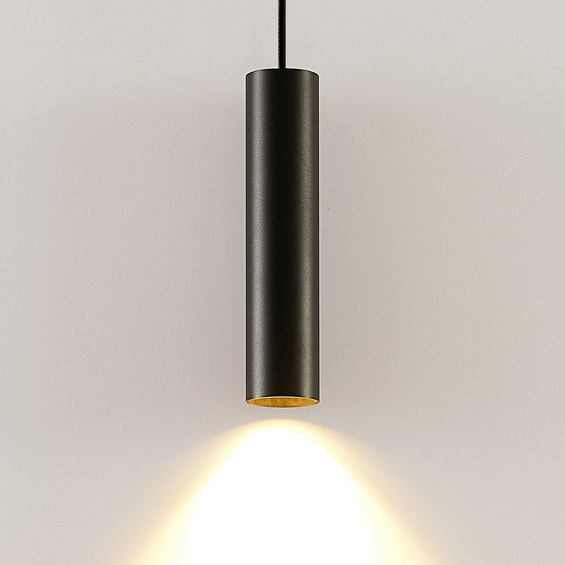 Pendellampa Modern svart aluminium cylinderlampa