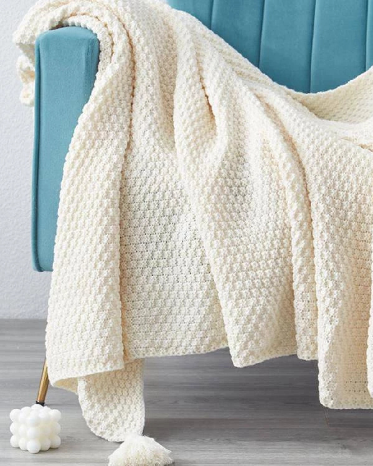 Carvallo Maison – Lyxig Stickad Filt med Subtila Fransen detaljer