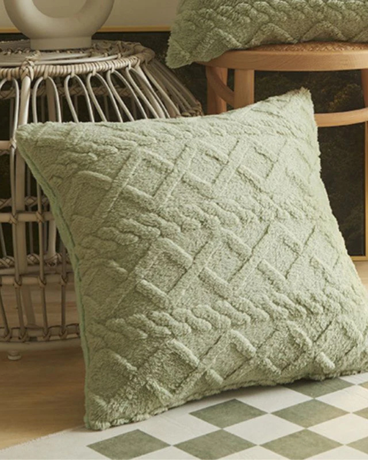 Carvallo – Lyxig Reliefkudde med subtil geometrisk design för en stilren interiör