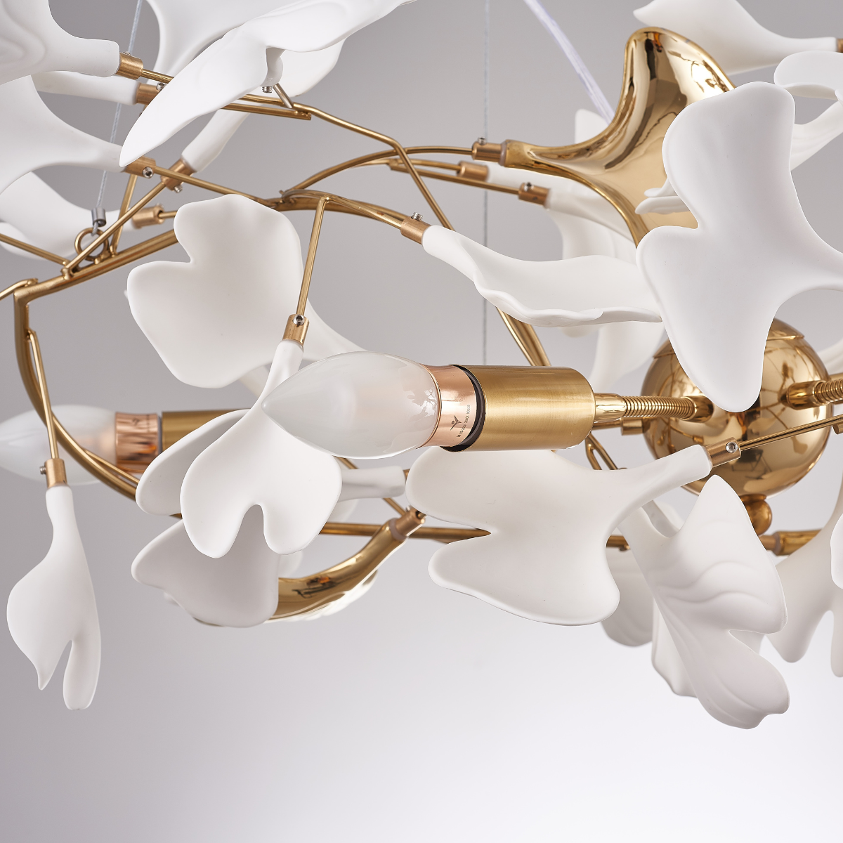 OliviaLeaf - Elegant taklampa i ginkgo-form
