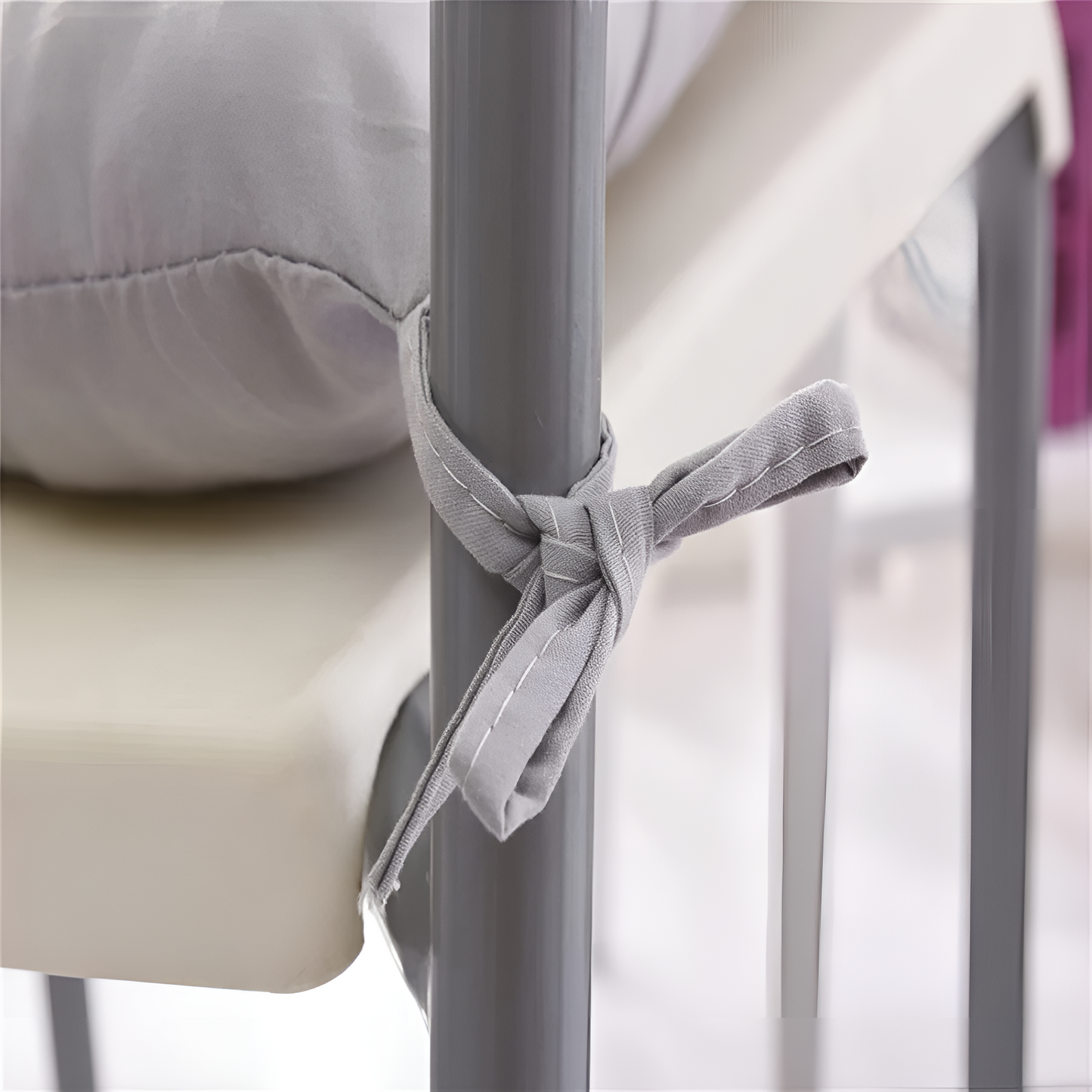 Livliga knappklädda stoppade kuddar