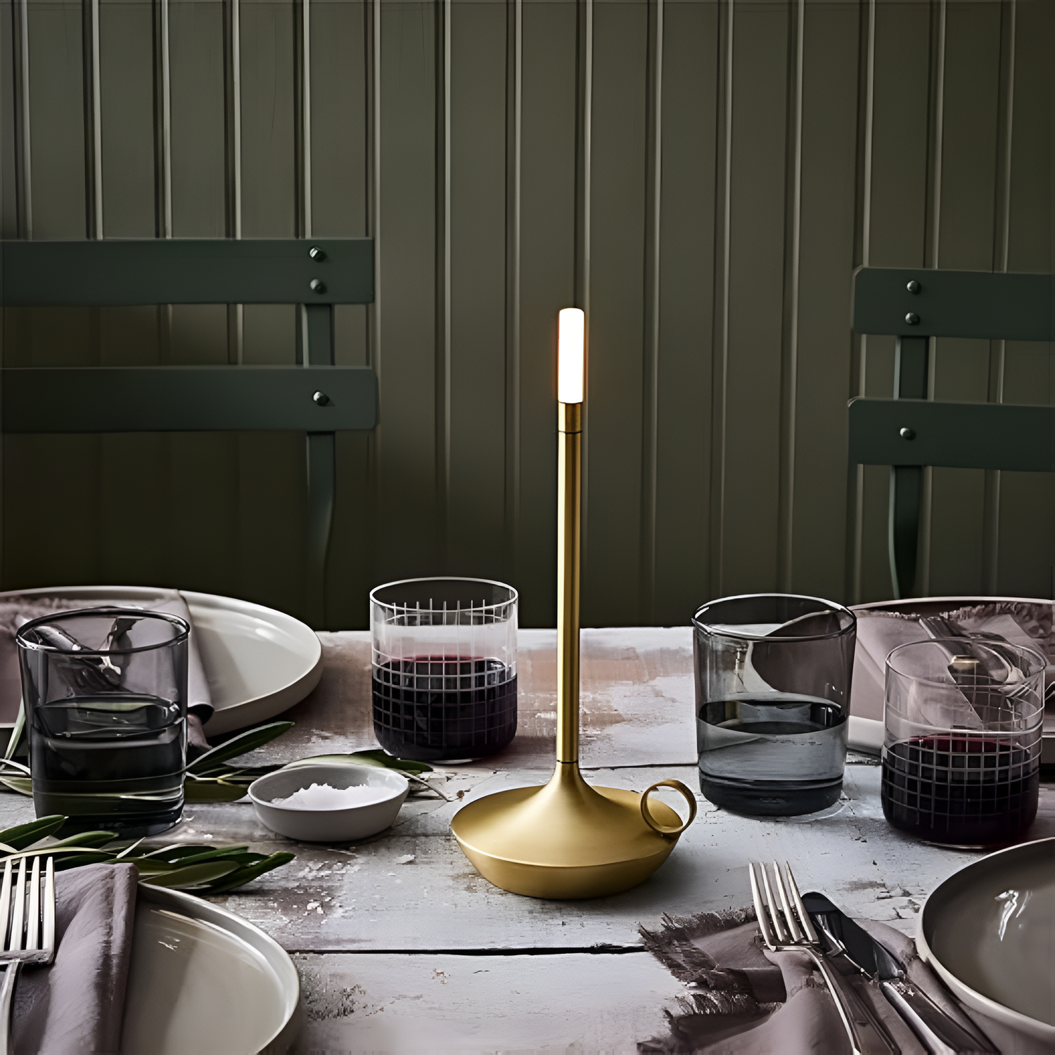 Bärbar cylindrisk bordslampa
