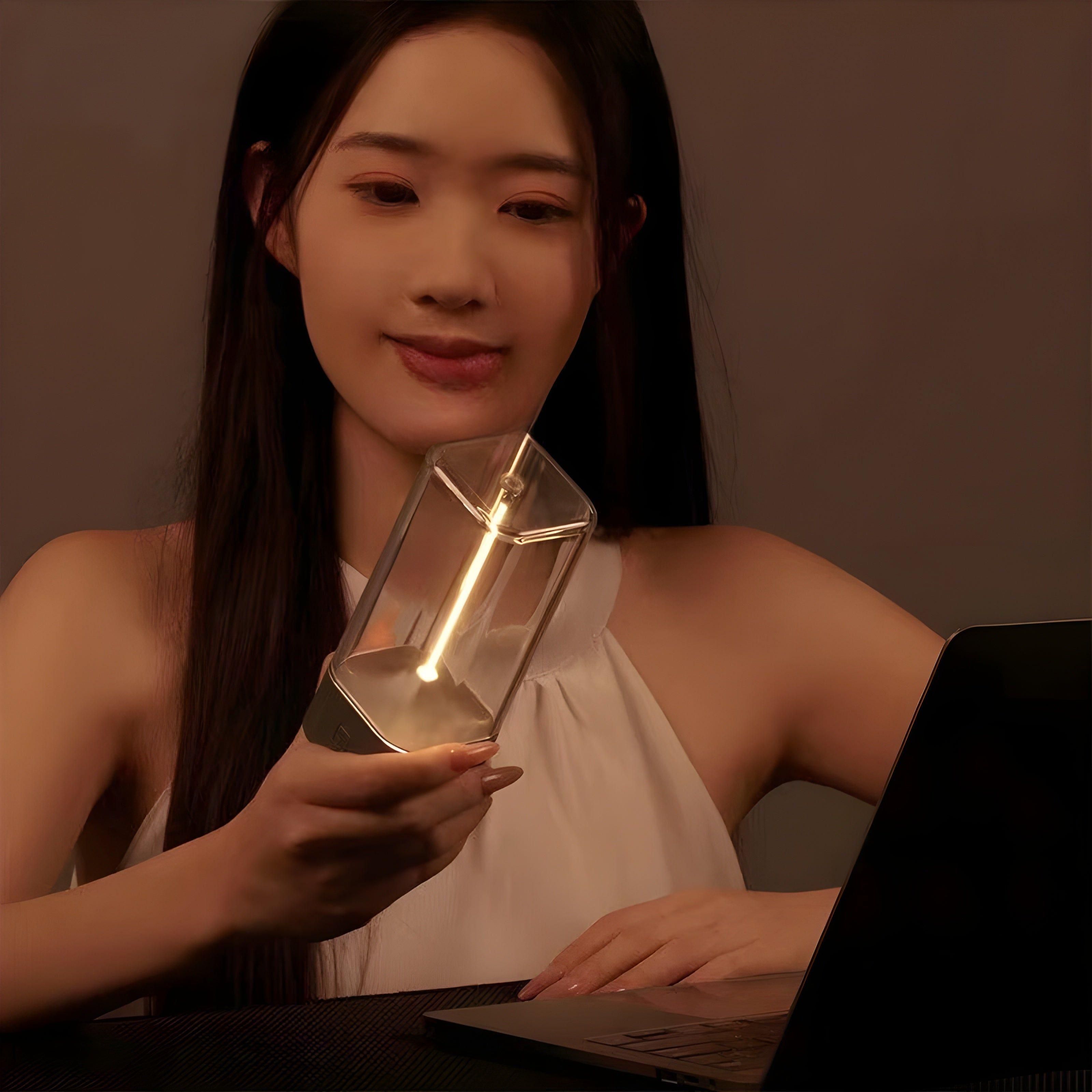 QuantumAura Lampa - Avslappnad USB-laddning Magnetisk Bordslampa