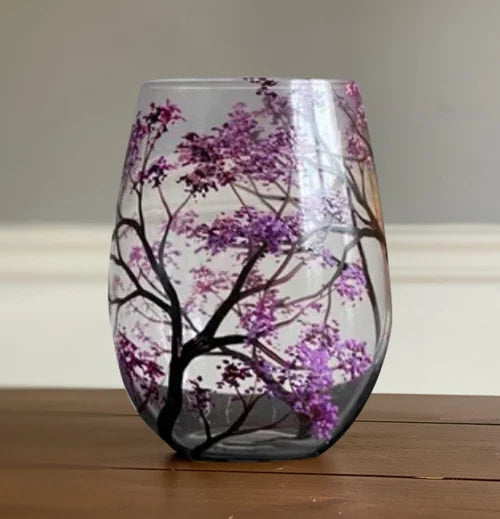 NatureVista – Handmålat glas med intrikata trä- och blomsterdesign