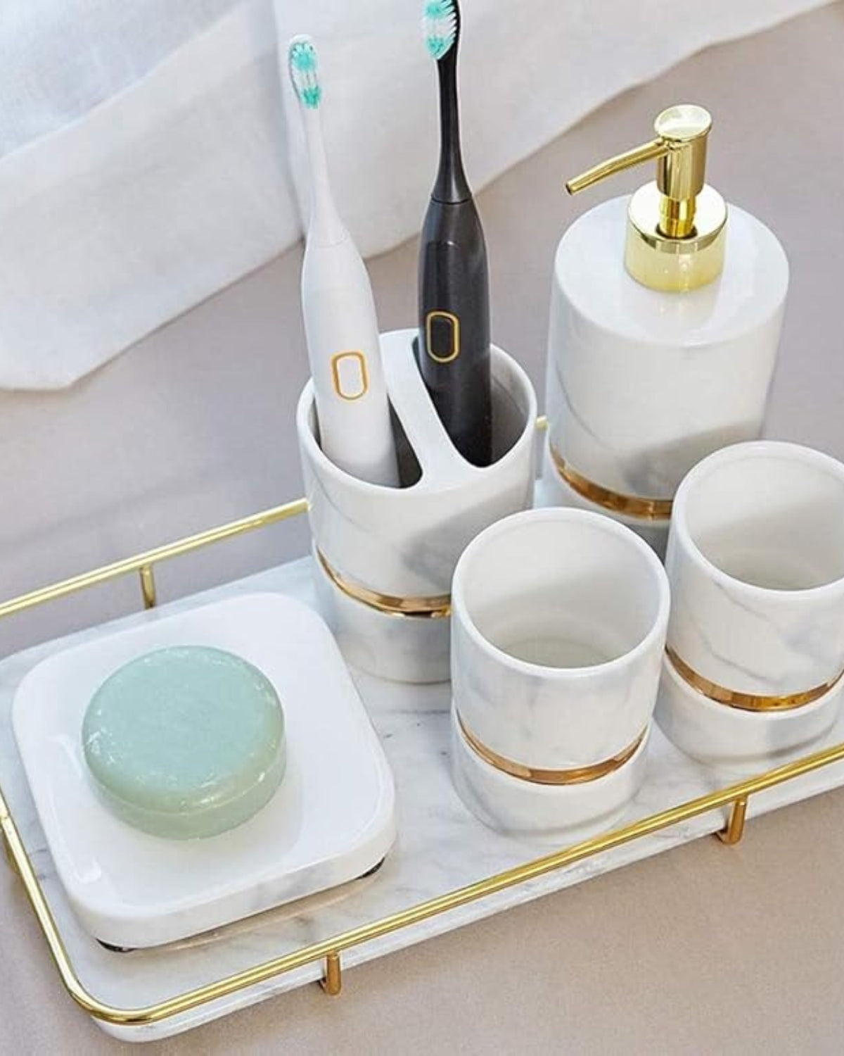 Carvallo Marmor Elegance – Lyxigt Marmorbadrumset med Gyllene Detaljer (6-delat)