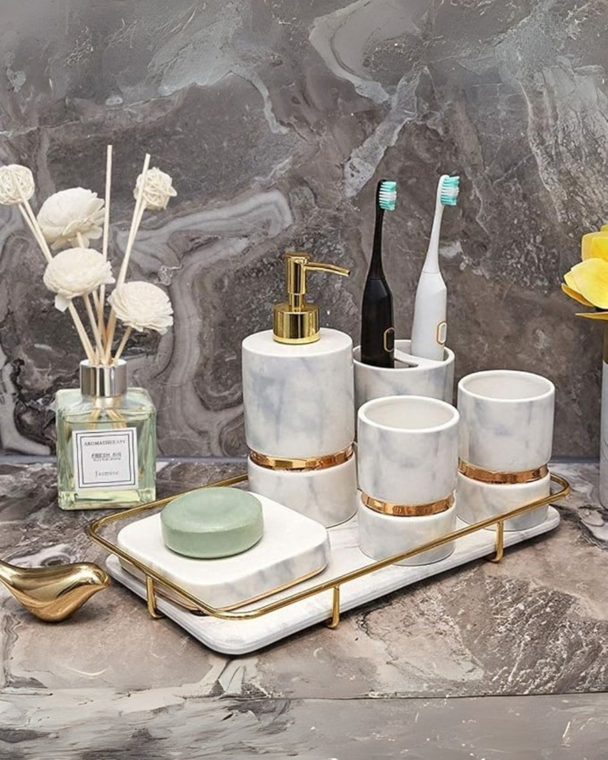 Carvallo Marmor Elegance – Lyxigt Marmorbadrumset med Gyllene Detaljer (6-delat)