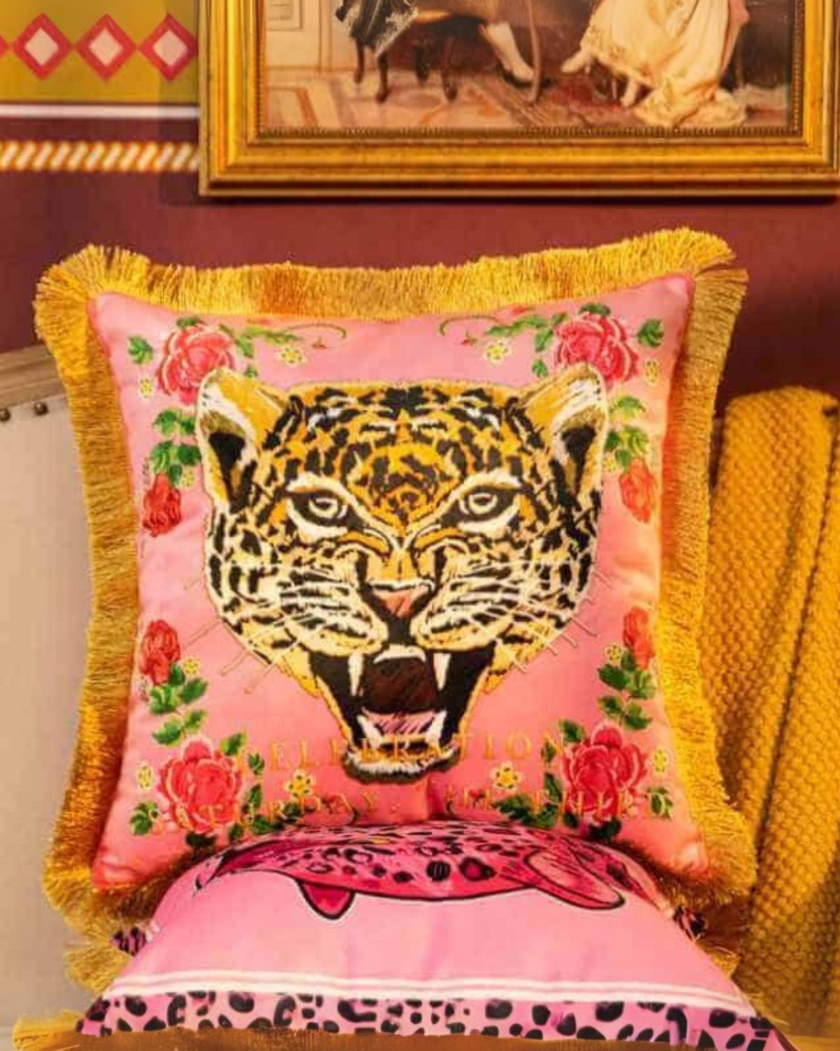 Carvallo – Lyxig Sammetkudde med Kunglig Panthertryck för Stilig Inredning