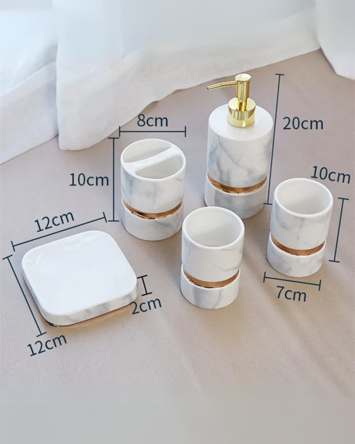 Carvallo Marmor Elegance – Lyxigt Marmorbadrumset med Gyllene Detaljer (6-delat)