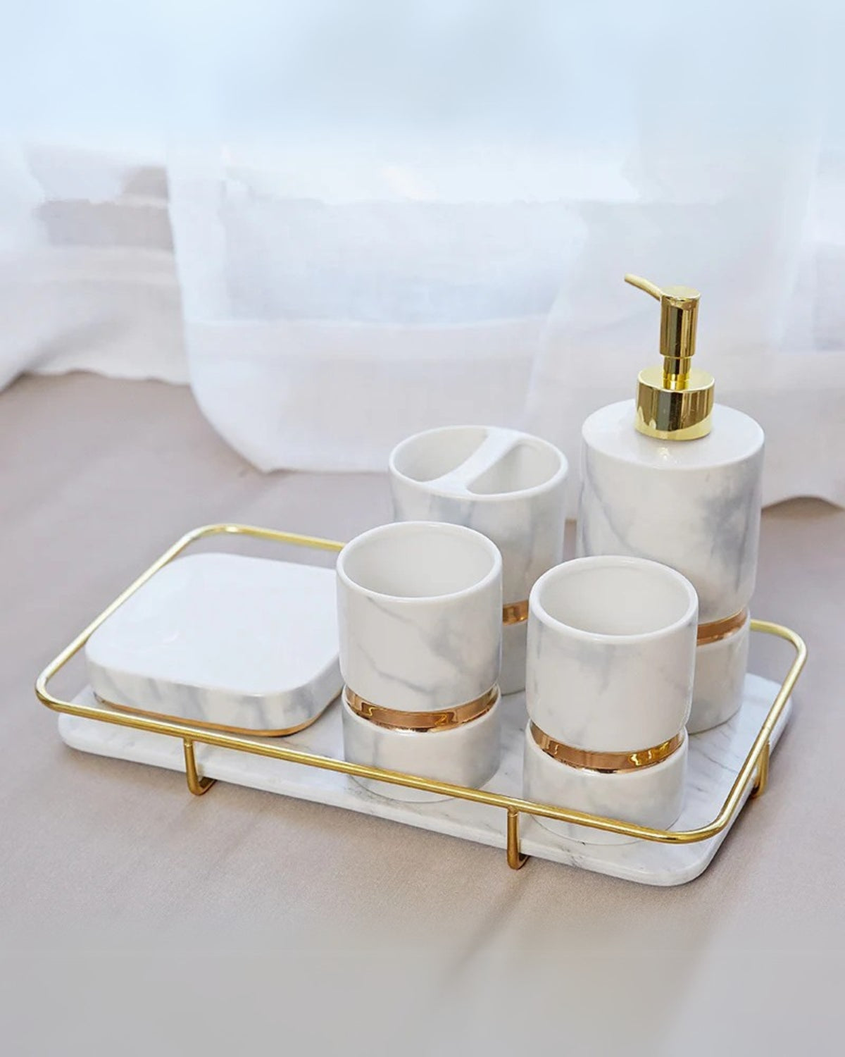 Carvallo Marmor Elegance – Lyxigt Marmorbadrumset med Gyllene Detaljer (6-delat)